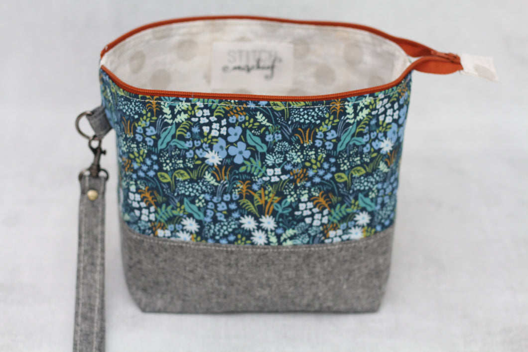 TWIGGY PETITE No. 2 | ready to ship -  medium-sized project bag, fabric yarn bowl, knitting bag, or makeup bag