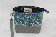Load image into Gallery viewer, TWIGGY PETITE No. 6 | ready to ship -  medium-sized project bag, fabric yarn bowl, knitting bag, or makeup bag