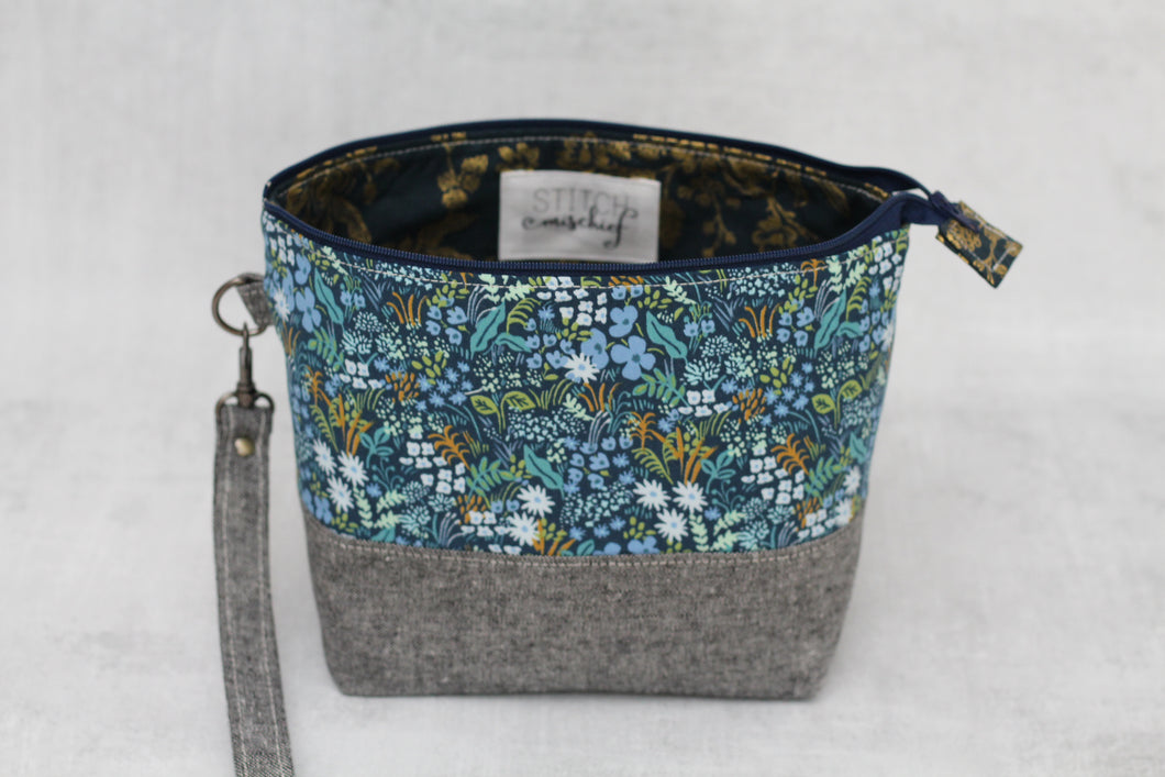 TWIGGY PETITE No. 6 | ready to ship -  medium-sized project bag, fabric yarn bowl, knitting bag, or makeup bag