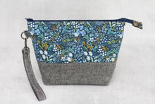 Load image into Gallery viewer, TWIGGY PETITE No. 6 | ready to ship -  medium-sized project bag, fabric yarn bowl, knitting bag, or makeup bag
