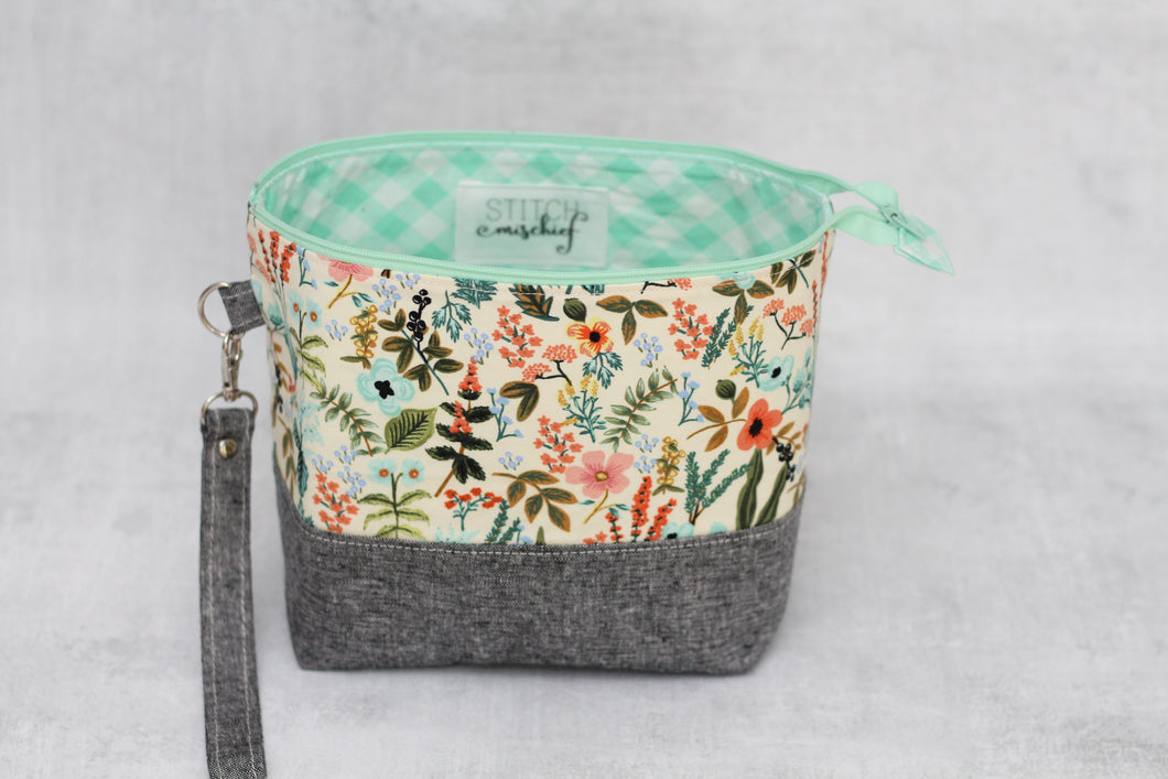 TWIGGY PETITE No. 7 | ready to ship -  medium-sized project bag, fabric yarn bowl, knitting bag, or makeup bag