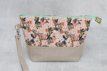 Load image into Gallery viewer, TWIGGY PETITE No. 10 | ready to ship -  medium-sized project bag, fabric yarn bowl, knitting bag, or makeup bag